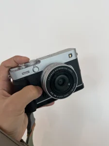 후지필름 X-E5 리뷰 & 스펙 정리 – 스펙부터 스트랩 러그 이슈까지 한눈에